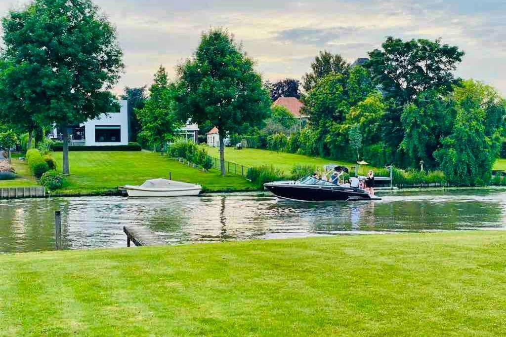 Charmante Villa Aan De Leie Sint Martens Latem Bagian luar foto